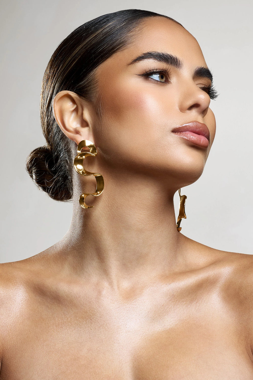 Outline | Gold Twisted Dangle Earrings