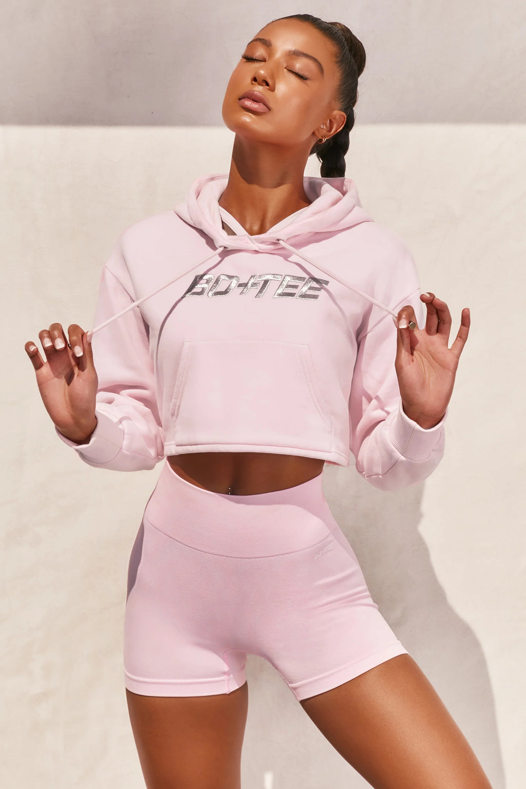 Off Duty Cropped Hoodie in Light Pink