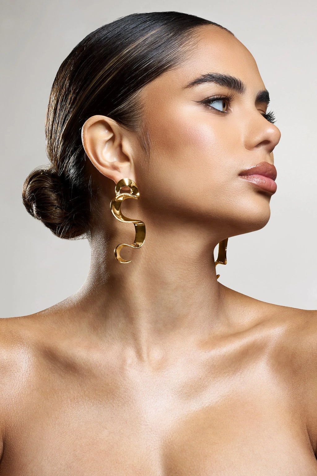 Outline | Gold Twisted Dangle Earrings