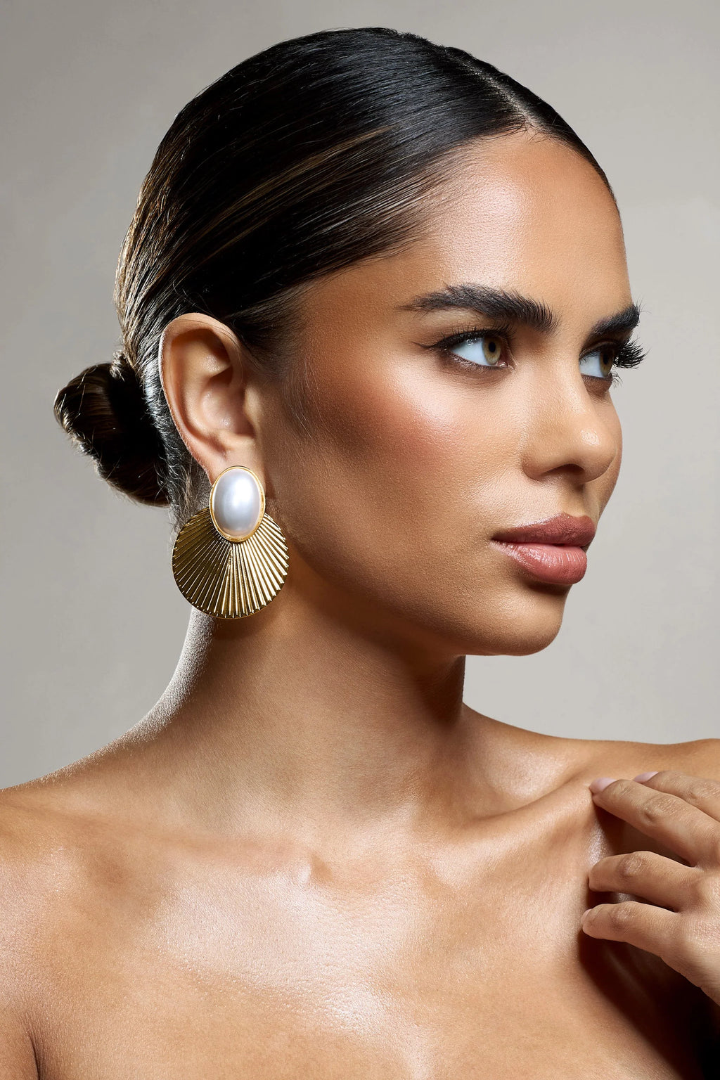 Alaska | Gold Pearl Pendant Disc Earrings