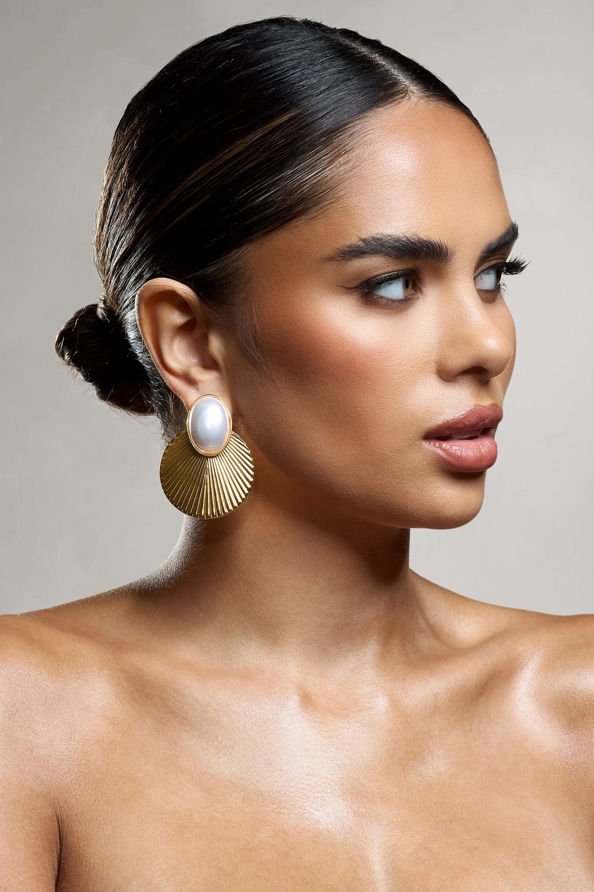 Alaska | Gold Pearl Pendant Disc Earrings