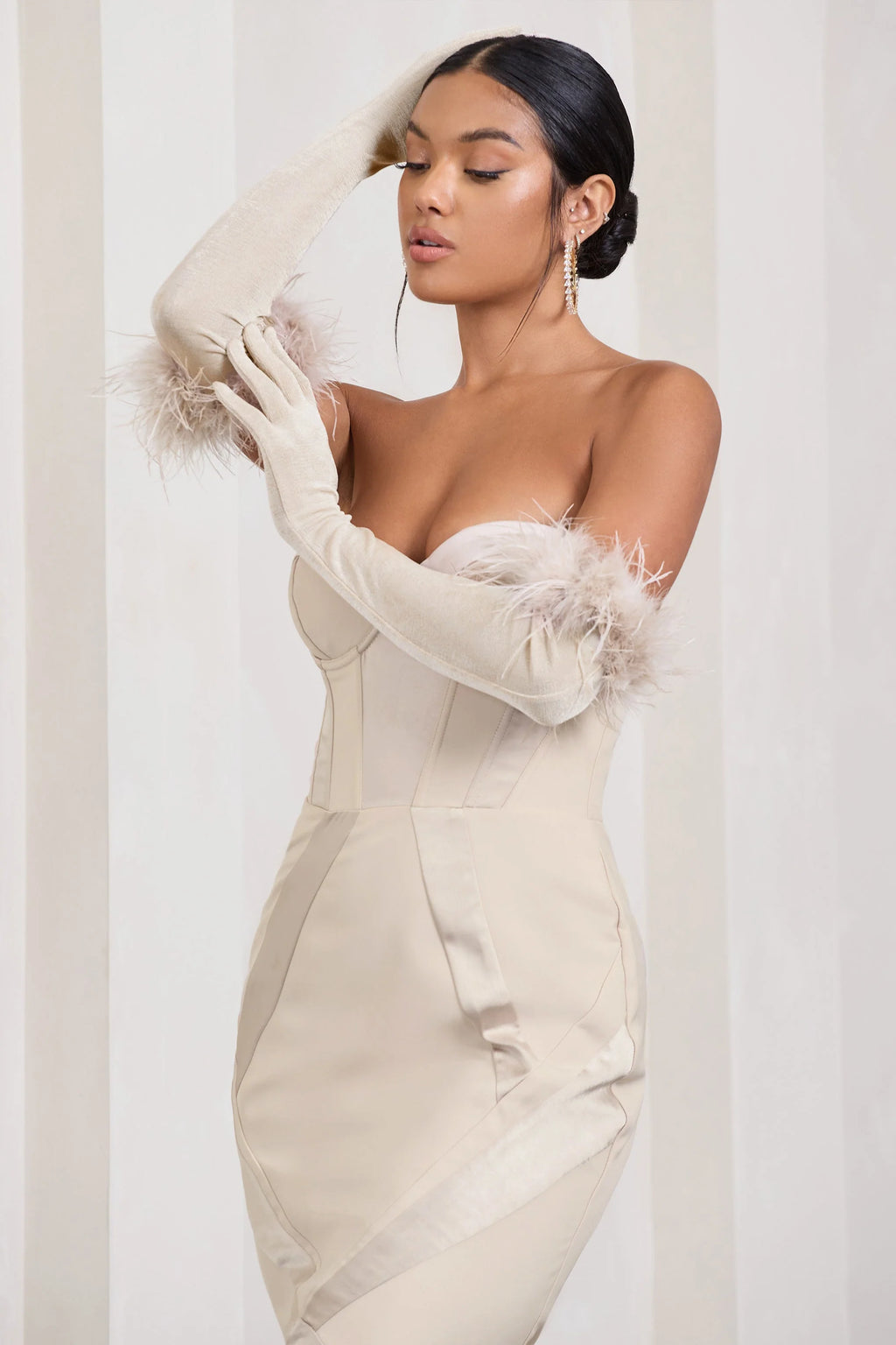 Spicy Signs | Champagne Long-Sleeved Feather Gloves
