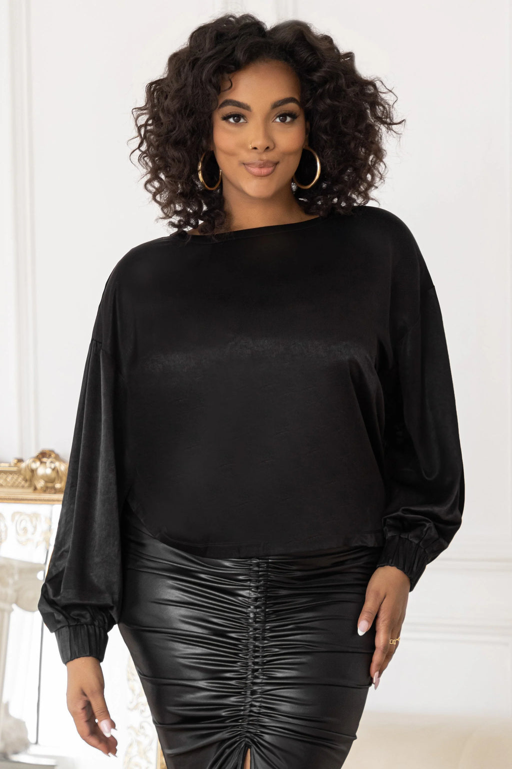 Smooth Talk | Plus Black Oversized Long Sleeve Satin Top