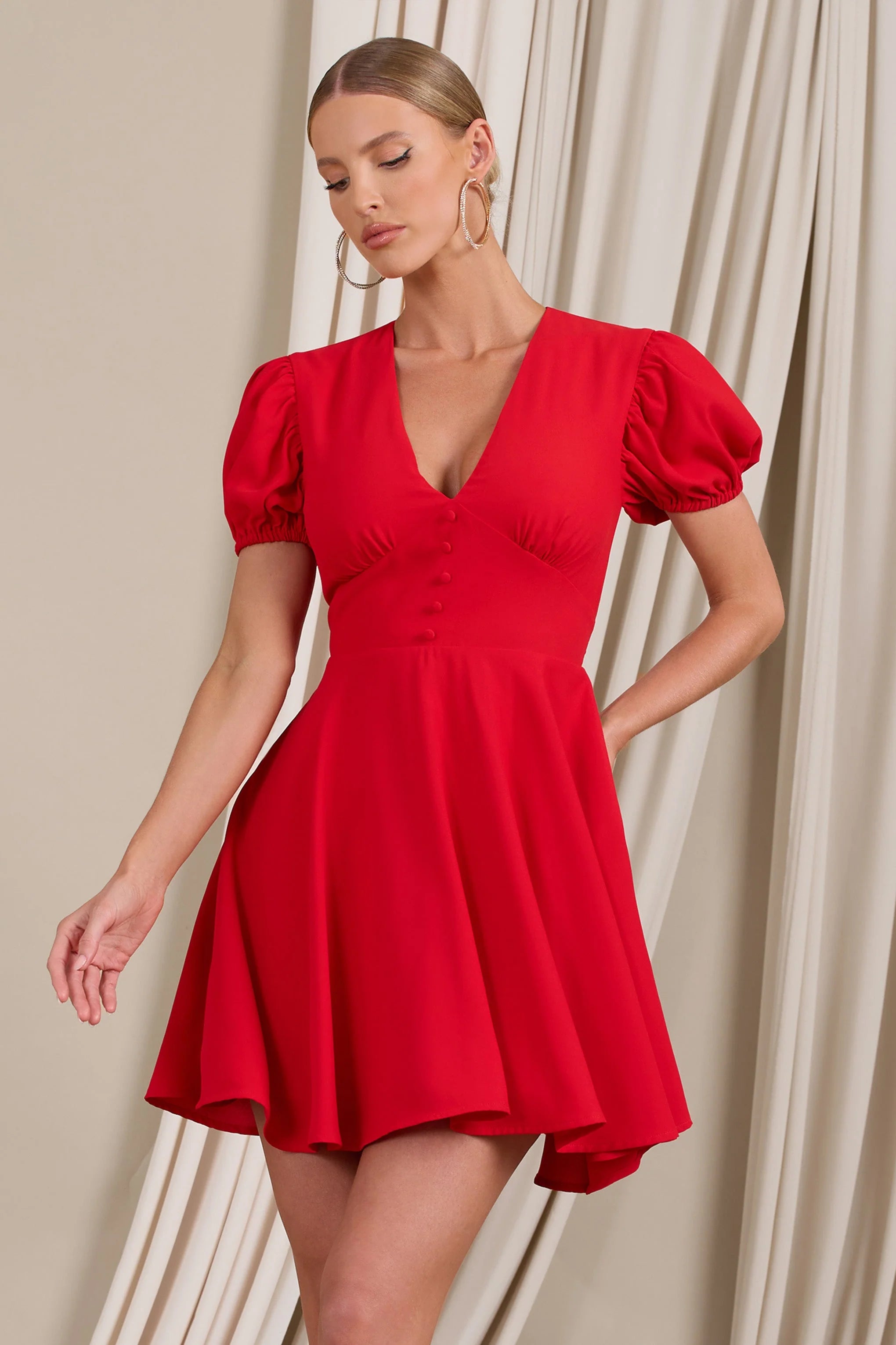 Si Si | Red V-Neck Puff-Sleeved Buttoned Mini Dress