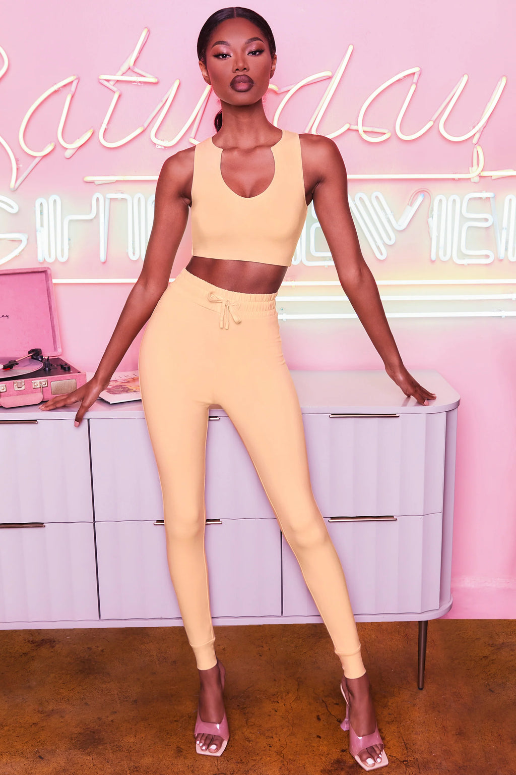 We Chillin' High Waisted Leggings in Peach