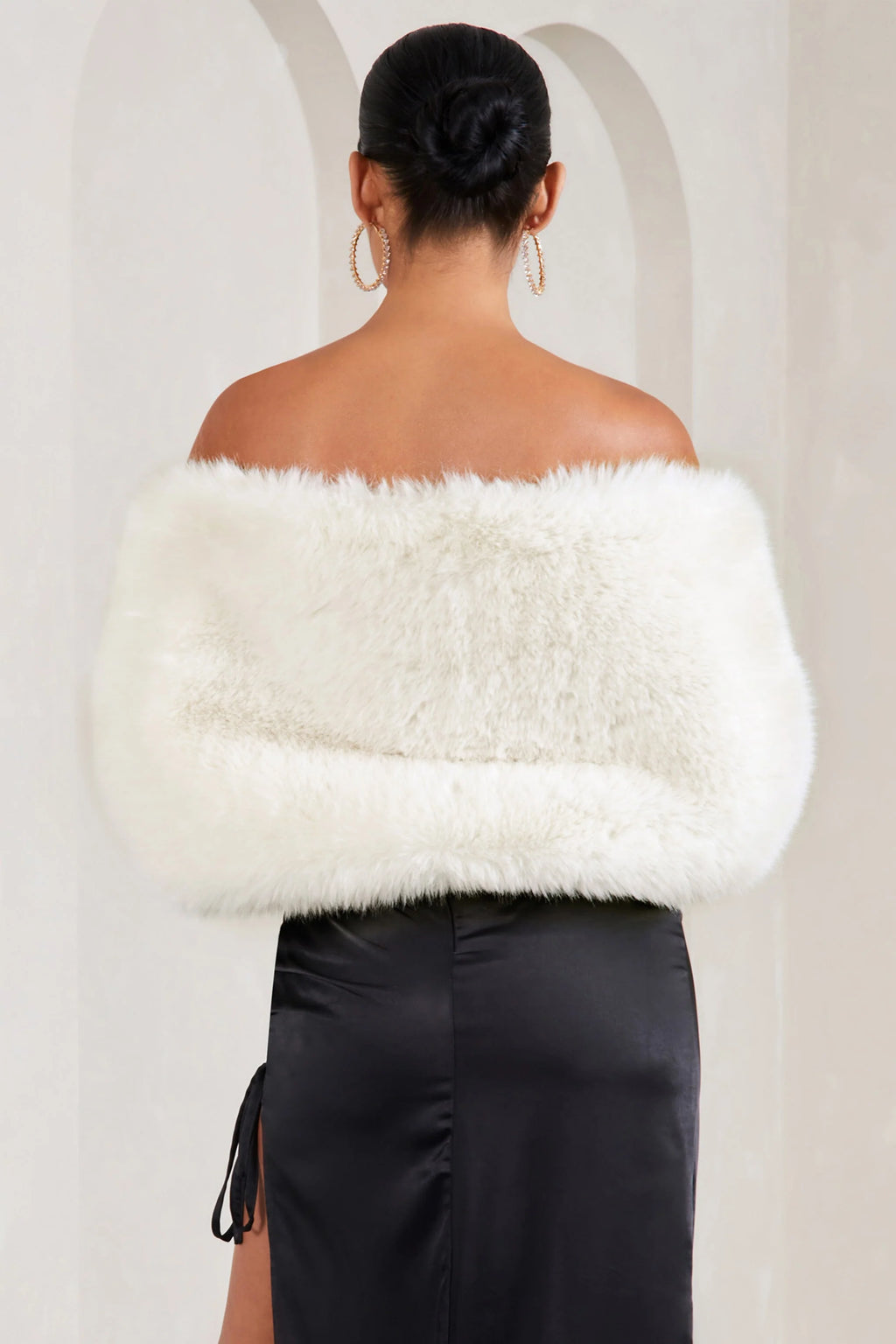 Softly | Cream Faux Fur Pull-Through Shawl