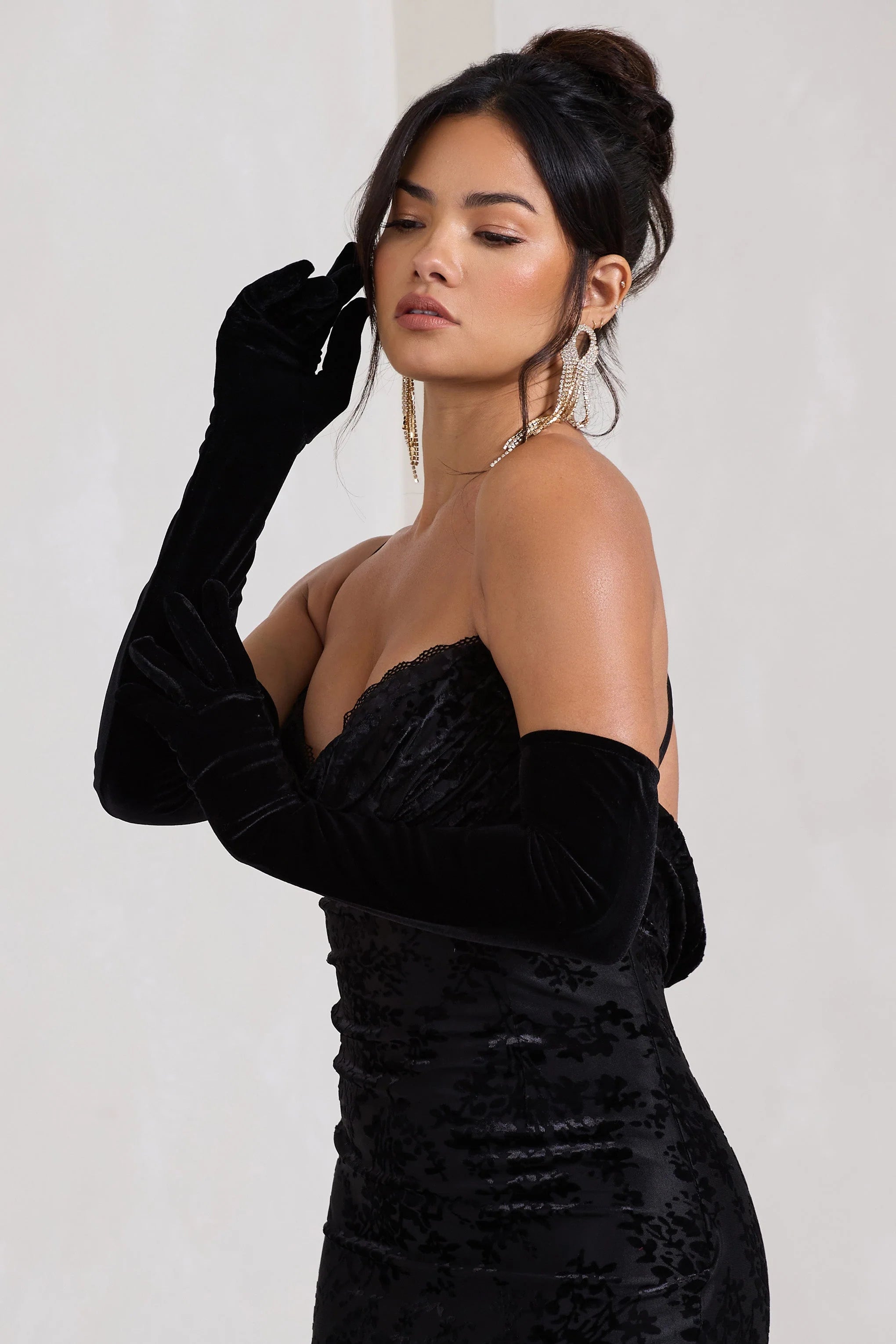 Hot Hands | Black Long Velvet Gloves