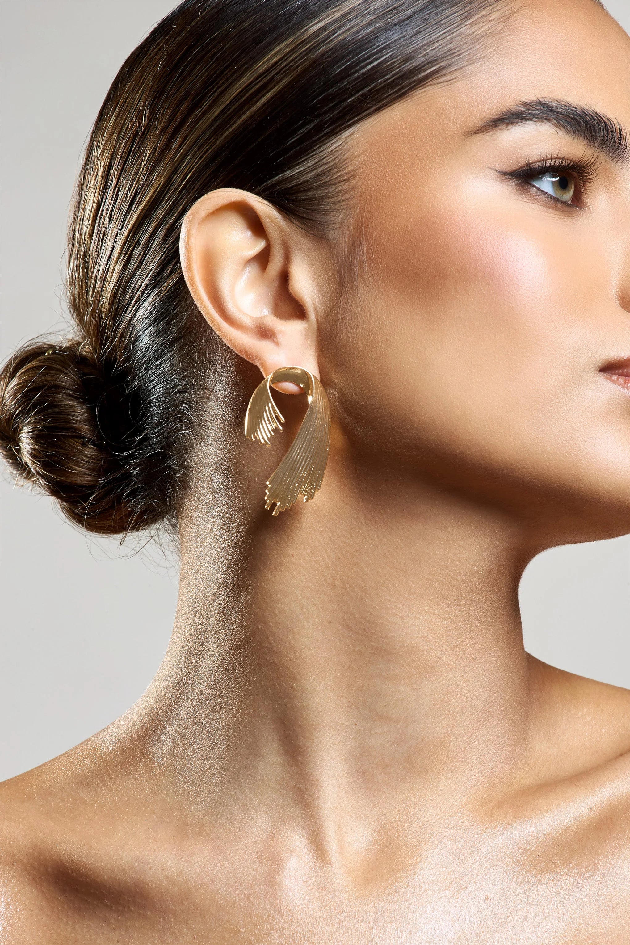 Marcela | Gold Ribbed Abstract Dangle Earrings