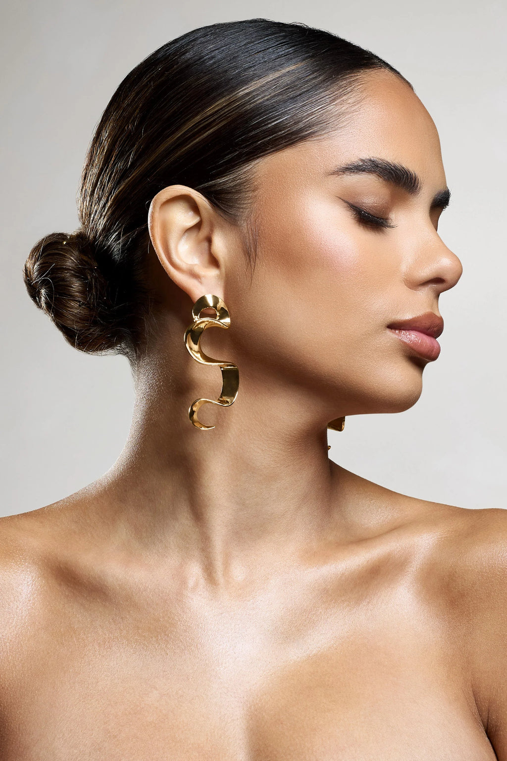 Outline | Gold Twisted Dangle Earrings