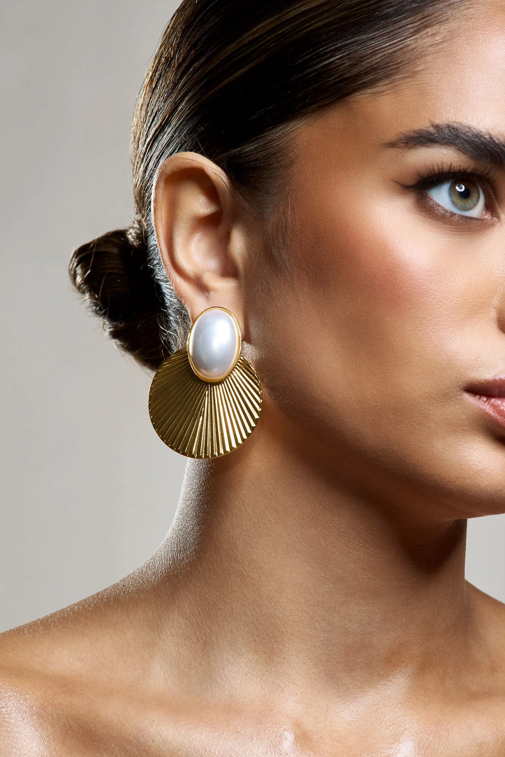Alaska | Gold Pearl Pendant Disc Earrings